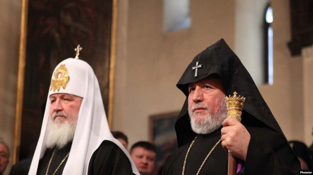 Ο Καθολικός Καρεκίν Β΄ και ο Πατριάρχης Κύριλλος προΐστανται σε κοινή ακολουθία προσευχής στο Ετσμιατζίν, 16 Μαρτίου 2010