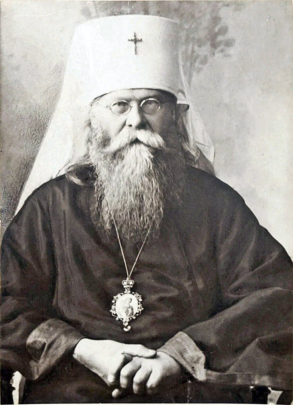 Photograph of Metropolitan Joseph (Petrovykh) of Petrograd in 1928, wearing a white klobuk and panagia, with glasses and a long beard