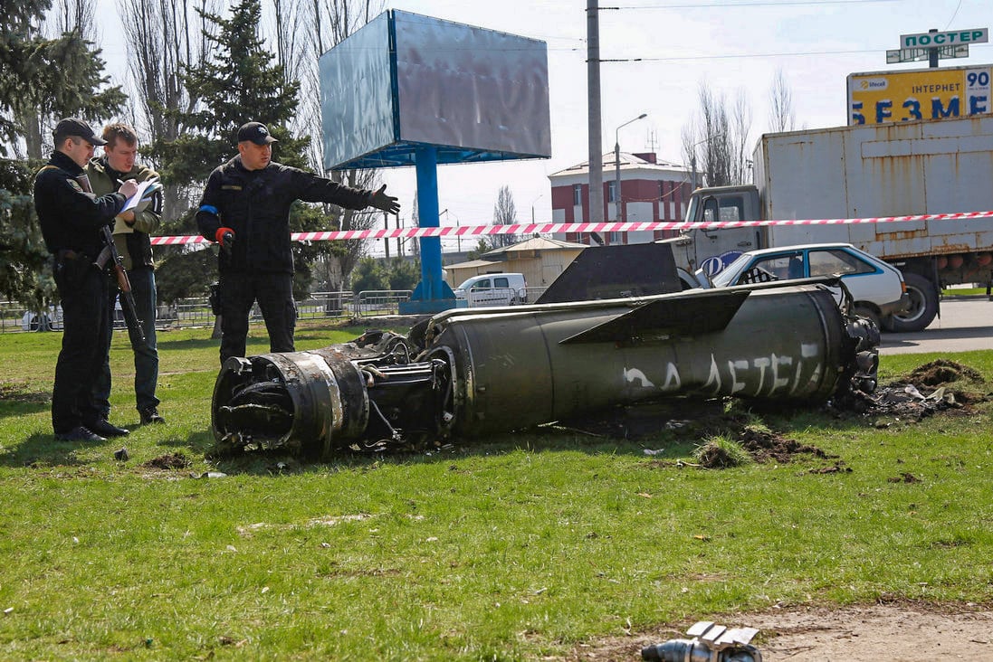 Russian Tochka-U missile at Kramatorsk station with "ЗА ДЕТЕЙ" (For Children) inscription visible, investigators examining the scene, April 8, 2022