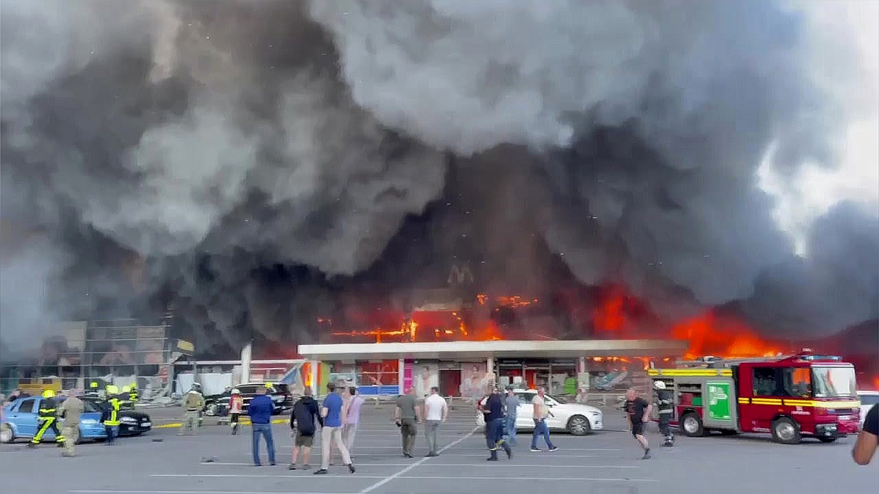 Kremenchuk Amstor shopping center engulfed in flames after Russian missile strike, June 2022