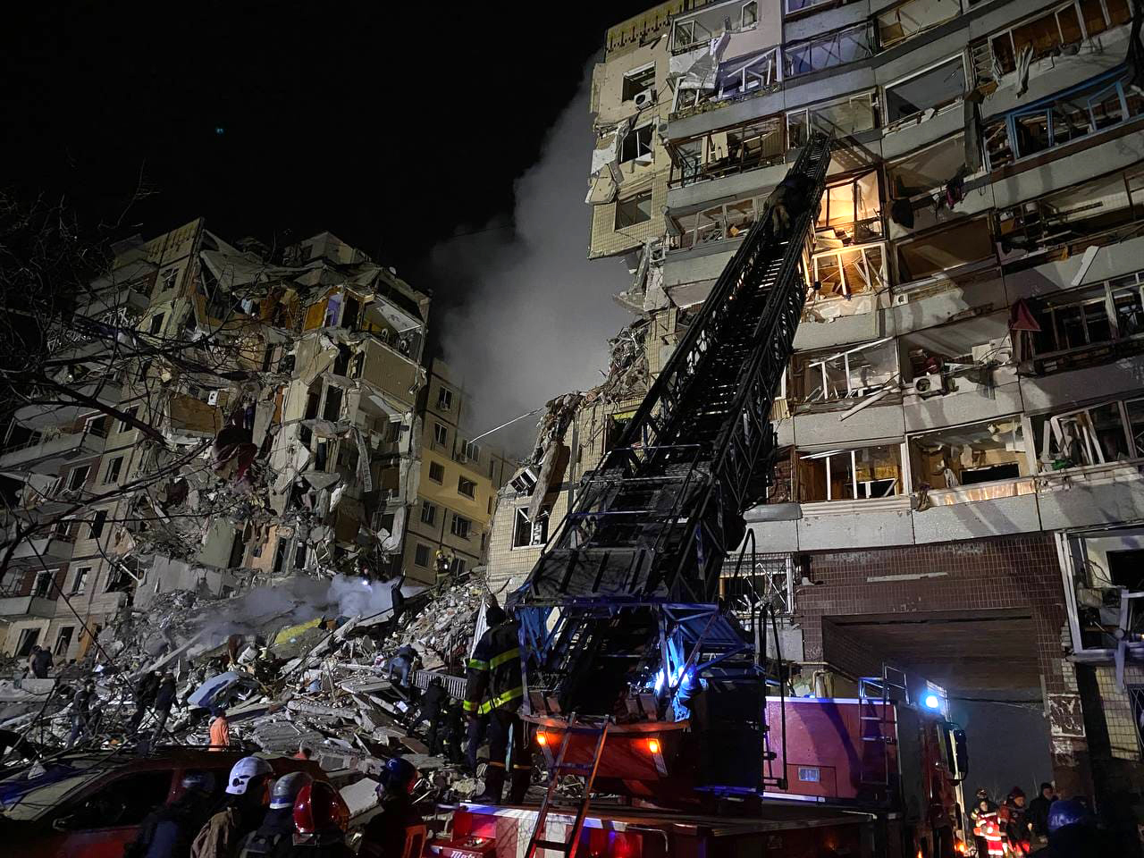 Dnipro apartment building at night after Kh-22 missile strike, rescue operations underway, January 2023